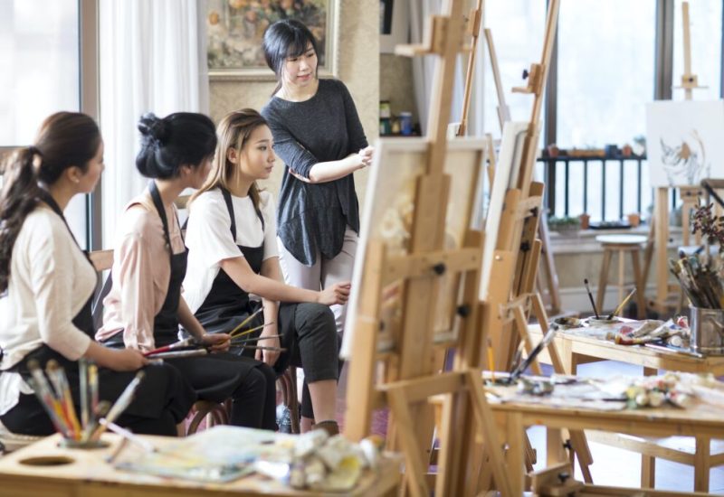 art-teacher-with-young-women-in-studio-1024x682